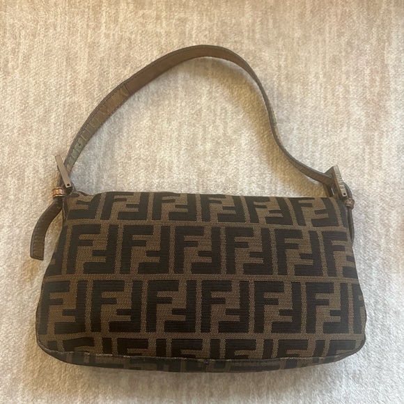 Fendi Baguette - Picture 3 of 15
